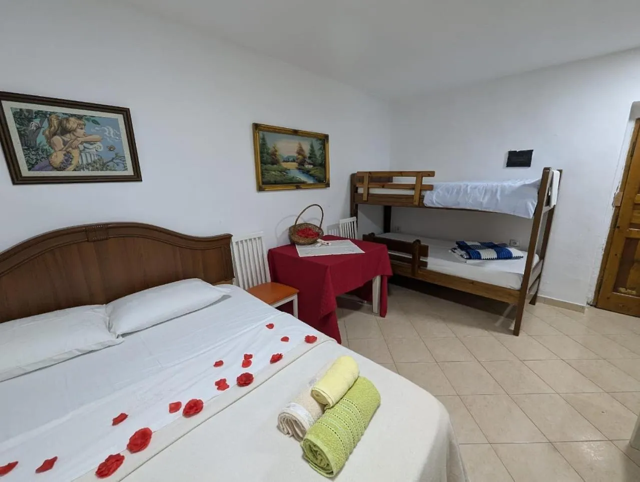 Apartment Zhizelle Xhamllik'Apartment Tirana