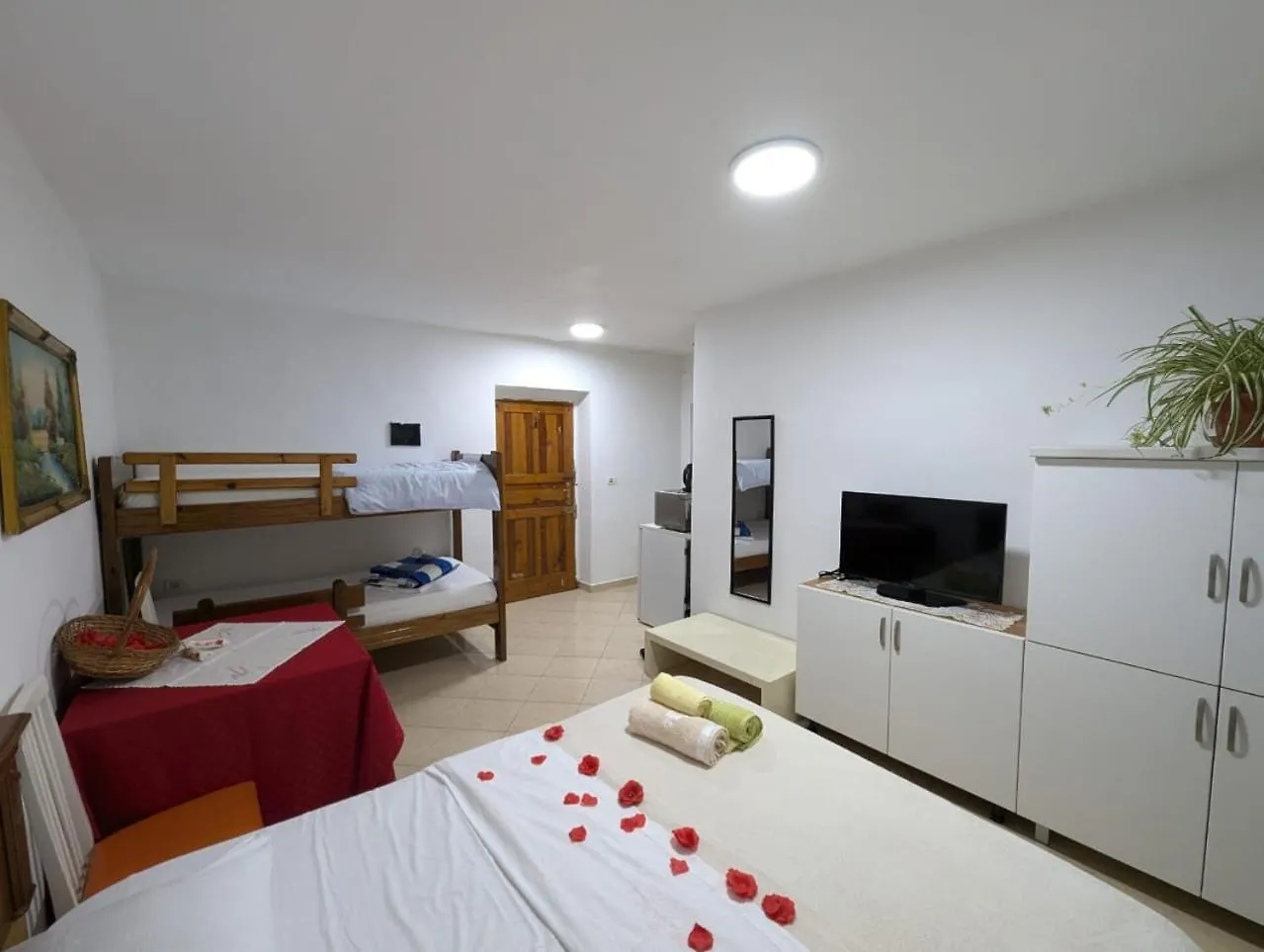 Zhizelle Xhamllik'Apartment Tirana Lejlighed