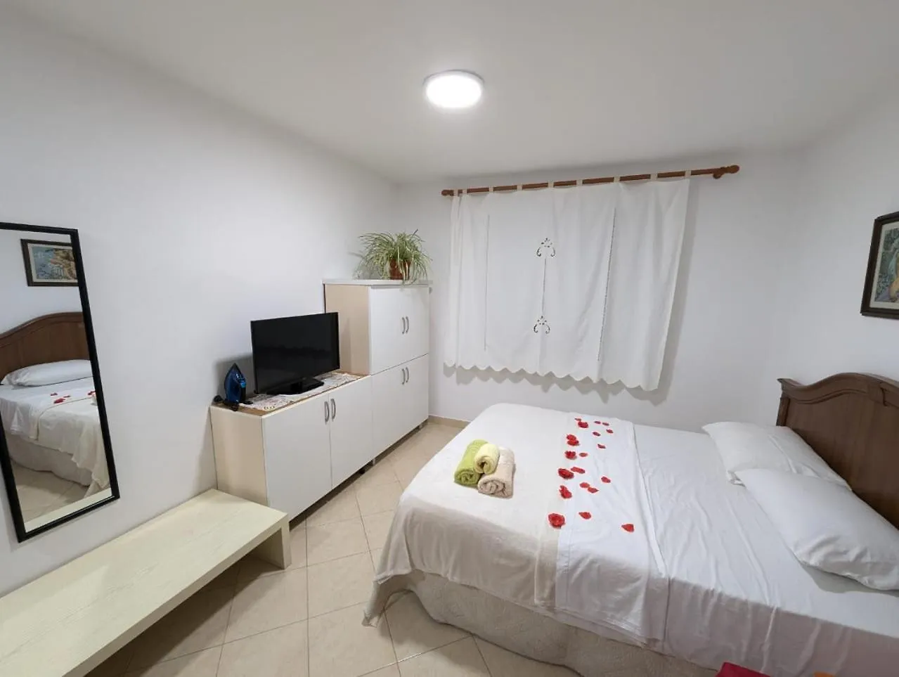 Lejlighed Zhizelle Xhamllik'Apartment Tirana Albanien